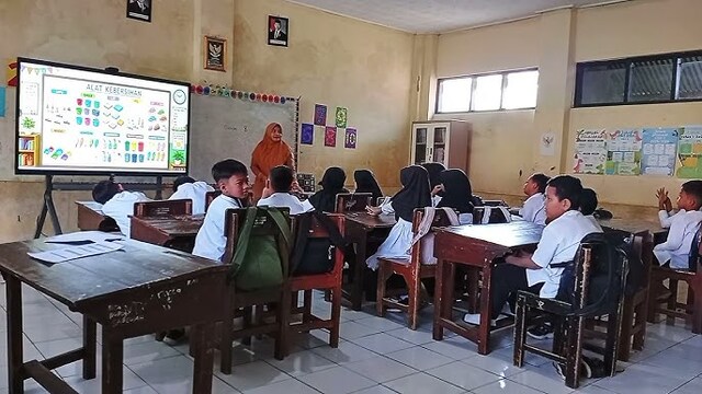 Studi Evaluatif Tentang Pembelajaran Tematik Sekolah Menengah